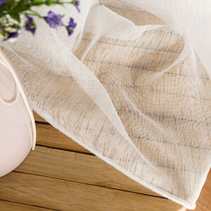 Jednoduchá krémová záclona metrážová s olovkom v spodnej časti výška 300 cm 