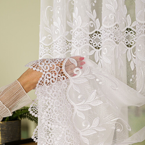 firanka-z-aplikacja-na-markizecie-ze-wzorem-pasowym-wysokosc-180cm-kolor-001-bialy-122467-433-001-000180-1