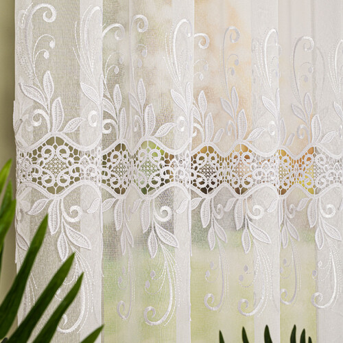 firanka-z-aplikacja-na-markizecie-ze-wzorem-pasowym-wysokosc-180cm-kolor-001-bialy-122467-433-001-000180-1