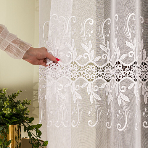 firanka-z-aplikacja-na-markizecie-ze-wzorem-pasowym-wysokosc-250cm-kolor-001-bialy-122467-433-001-000250-1