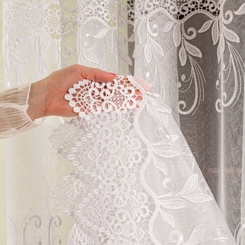 firanka-z-aplikacja-na-markizecie-ze-wzorem-pasowym-wysokosc-250cm-kolor-001-bialy-122467-433-001-000250-1